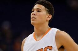 开云平台-广东队击溃凯尔特人，布克关键进球定乾坤