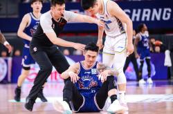 开云体育入口-上海队与山东队激战，终结连胜