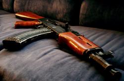 开云体育入口-铁翼横空横扫，獭兔惊雷裂天，当塔图姆的鹰翅掠过广厦苍穹