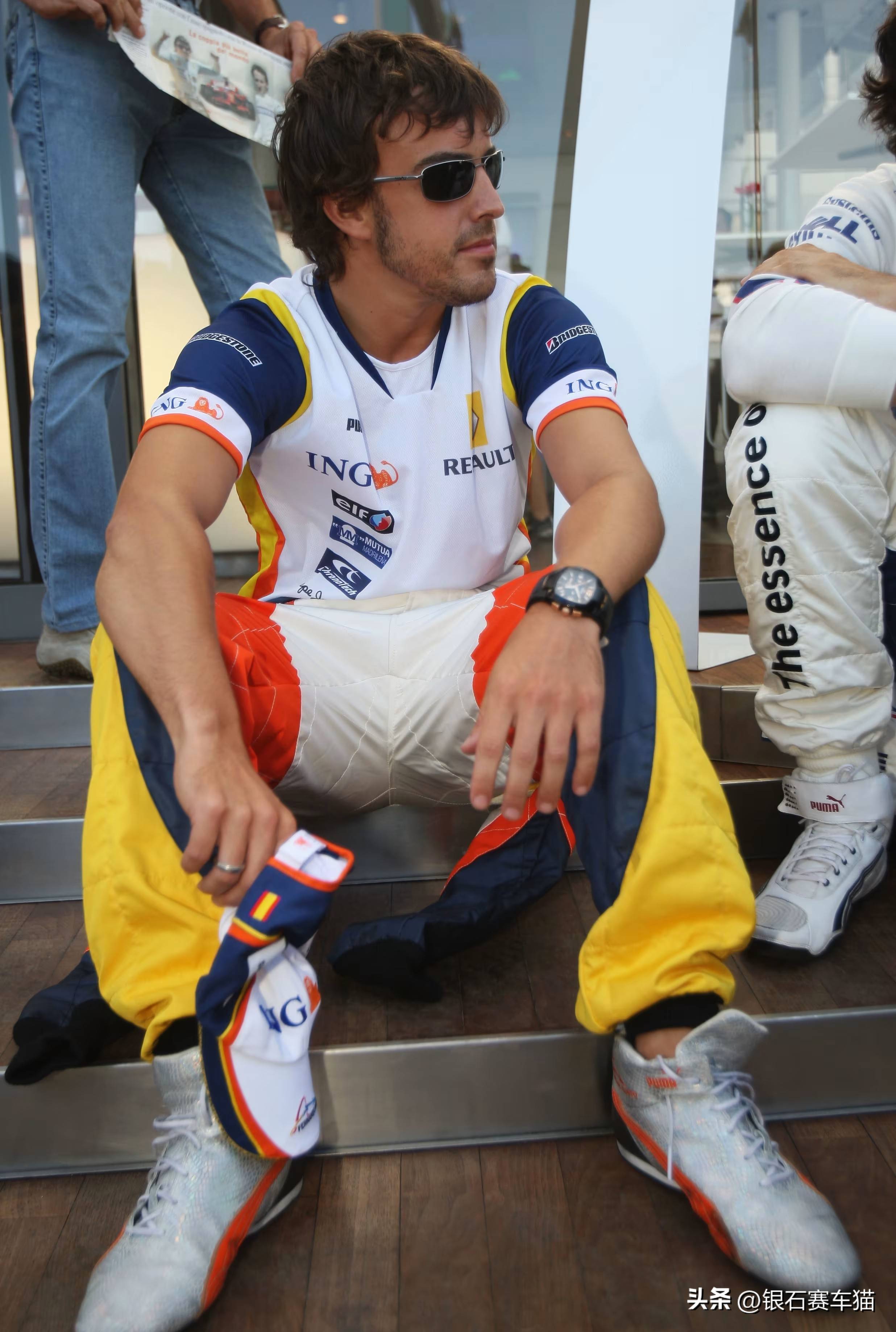 迈凯伦完胜雷诺车队,阿隆索扛起全队 迈凯伦完胜雷诺车队,阿隆索扛起全队