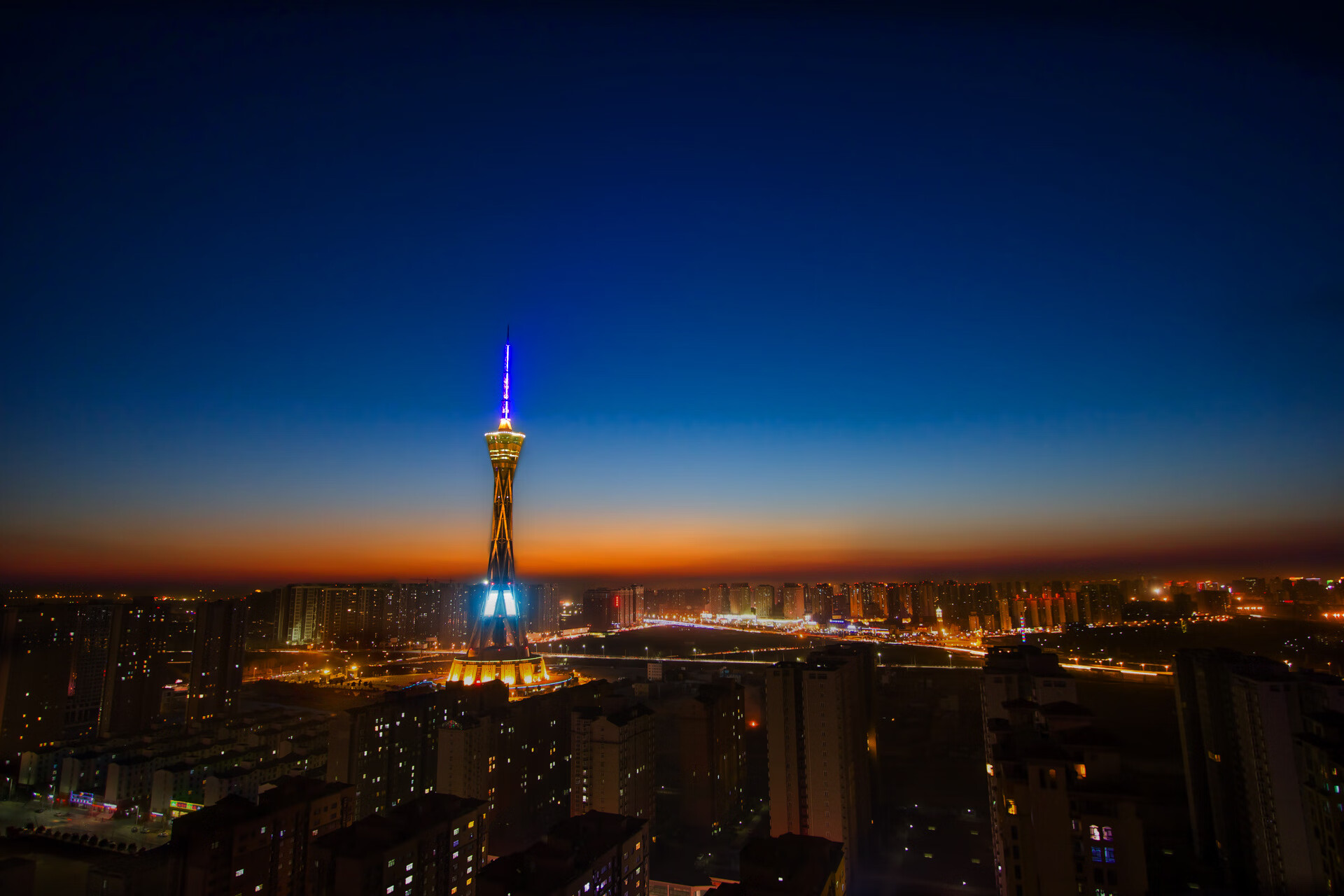 雷霆封锁与极速超越,米切尔的F1王冠之路